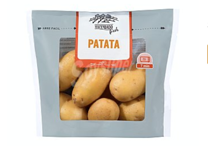 Espaguetis de calabacín con pechuga de pollo en lata y patatas en el microondas.